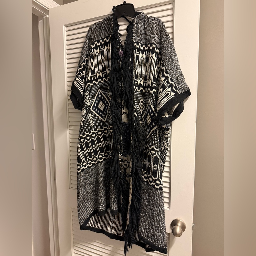 American Eagle Outfitters Black and White Geometric Sweater